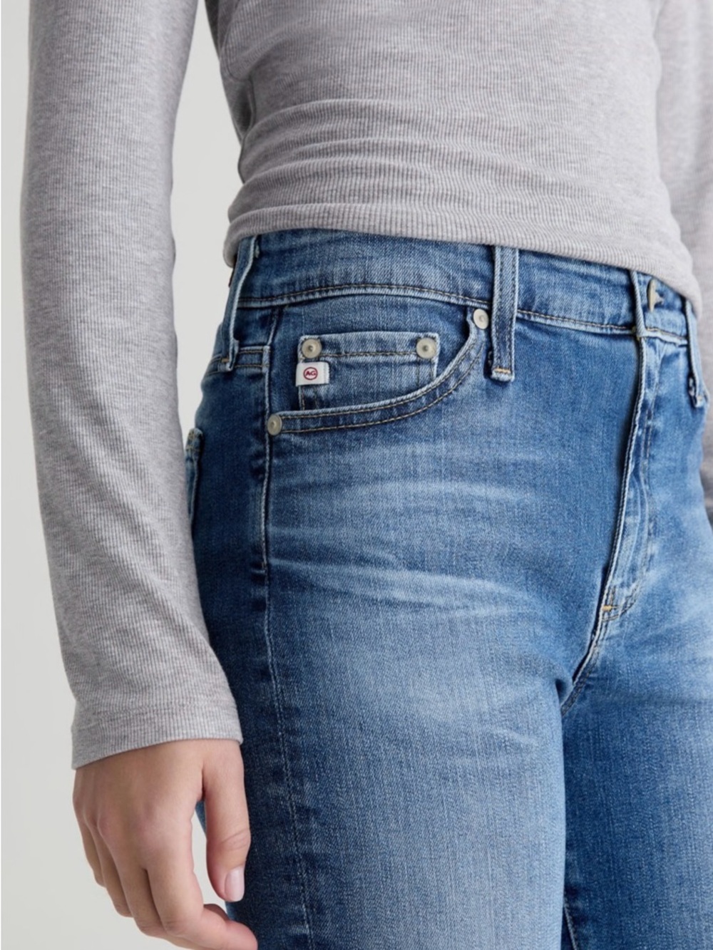 AG Jeans Mari Mid Rise Straight Crop Size 26 Medium Wash - Picture 11 of 13